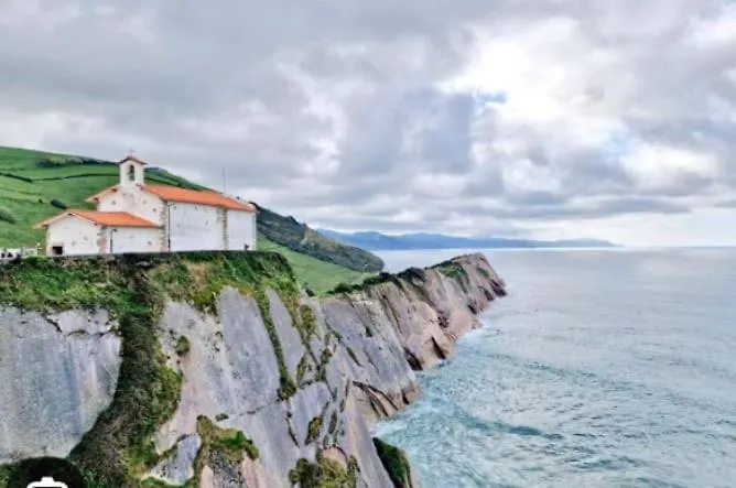 Irita Studios Zarautz 0*,
